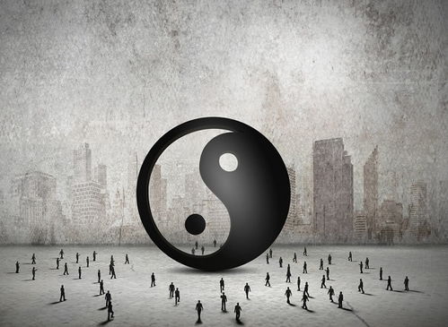 德指夜盘与「钟表匠」哲学： 在精密的欧洲机器中，寻找每个齿轮（板块）的联动规律。