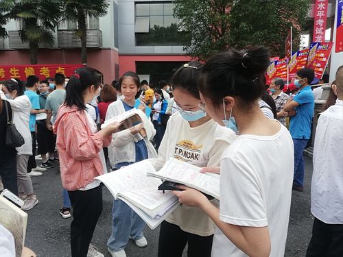 《【华富之声】黄金期货今日行情直击(2025年10月14日)｜最新价格走势分析及实时操作策略》