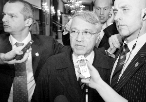 明日原油期货直播室多空动态研判（2025年10月24日）