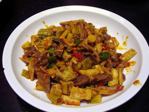 尿素期货早盘跌超1%，但现货因检修与储备需求探涨，尿素期货大涨什么原因